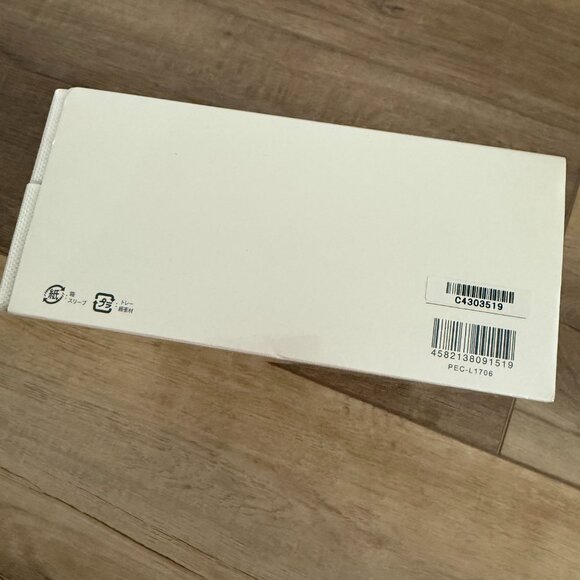 ReFa CARAT Japanese Face Roller Microcurrent Device - Picture 2 of 6